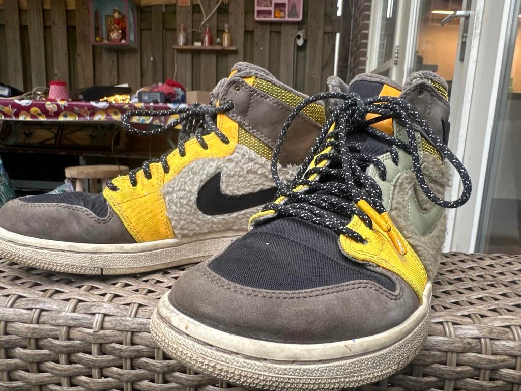 Nike Air Jordan 1 Mid SE 'Fleece' - Maat 42, Tickets en Kaartjes
