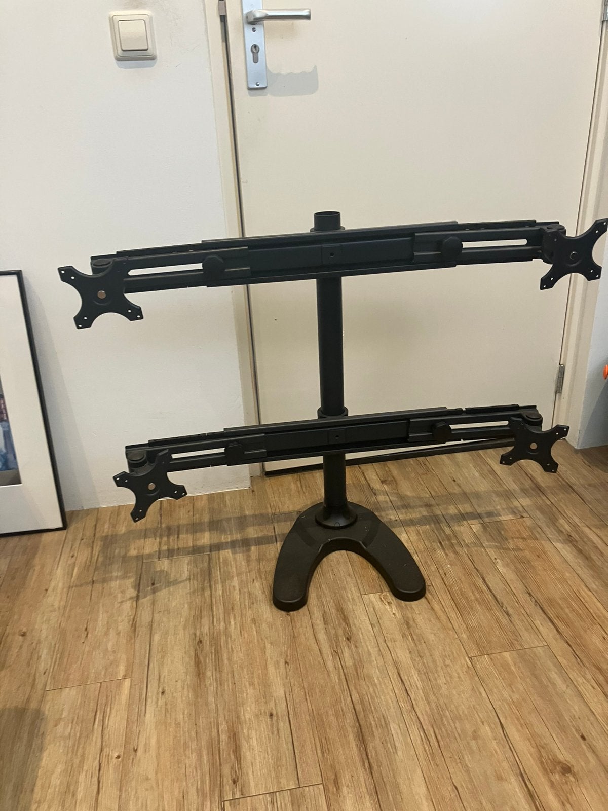 4-arms monitor steun/arm., Computers en Software, Monitoren, Ophalen of Verzenden, Zo goed als nieuw