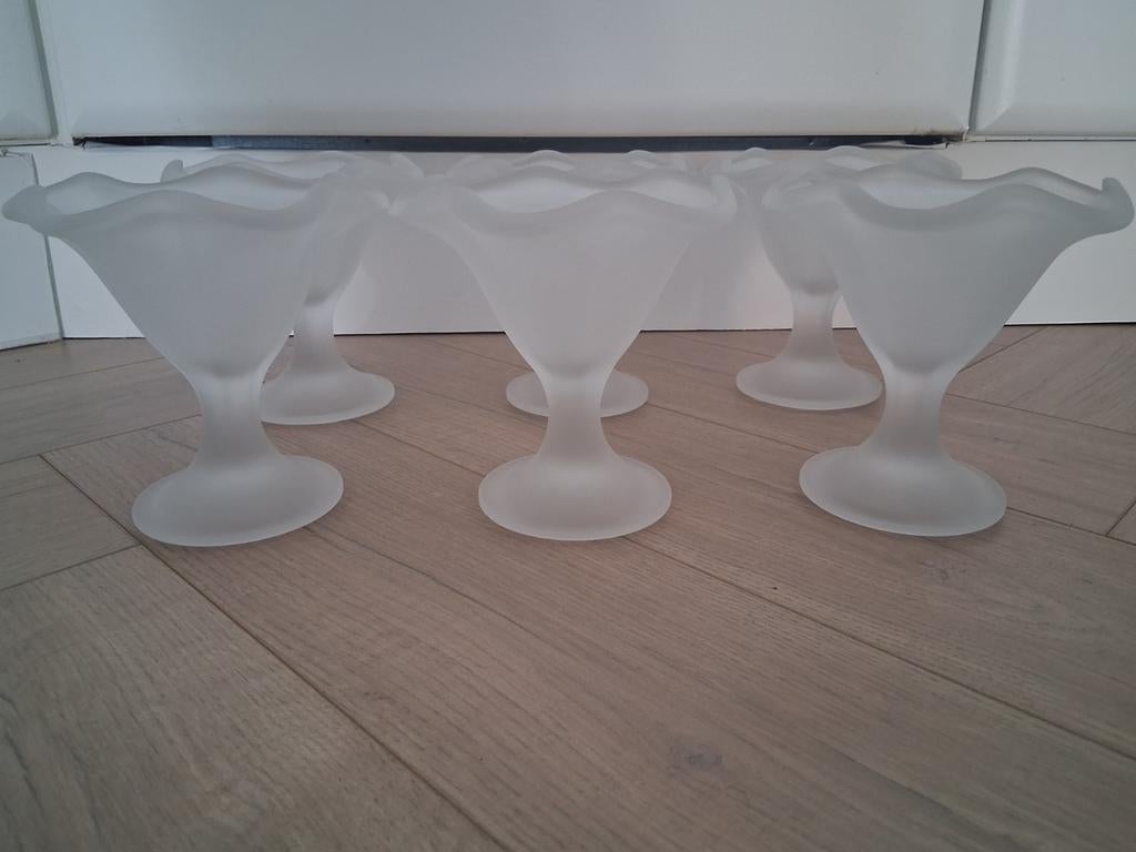 6 mooie matglazen ijscoupe 13,5 cm hoog en 13,5 cm doorsnede, Huis en Inrichting, Ophalen of Verzenden, Zo goed als nieuw, Glas