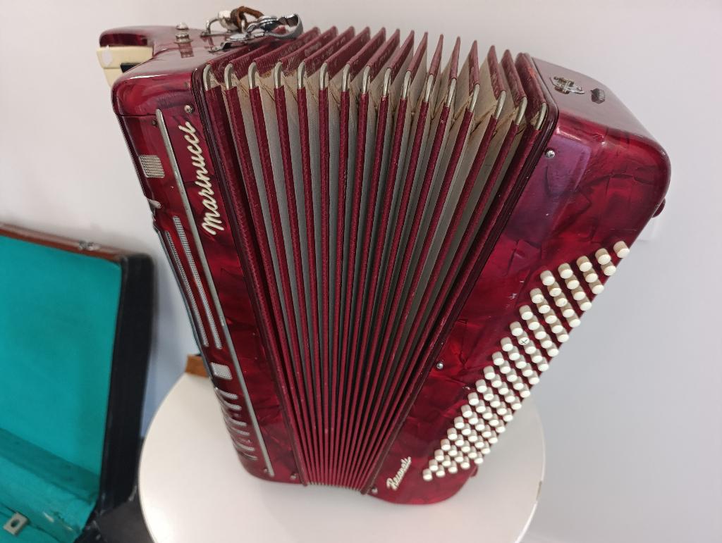 MARINUCCI 80 bas, Muziek en Instrumenten, Accordeons, Ophalen, Gebruikt, 80-bas, Met koffer
