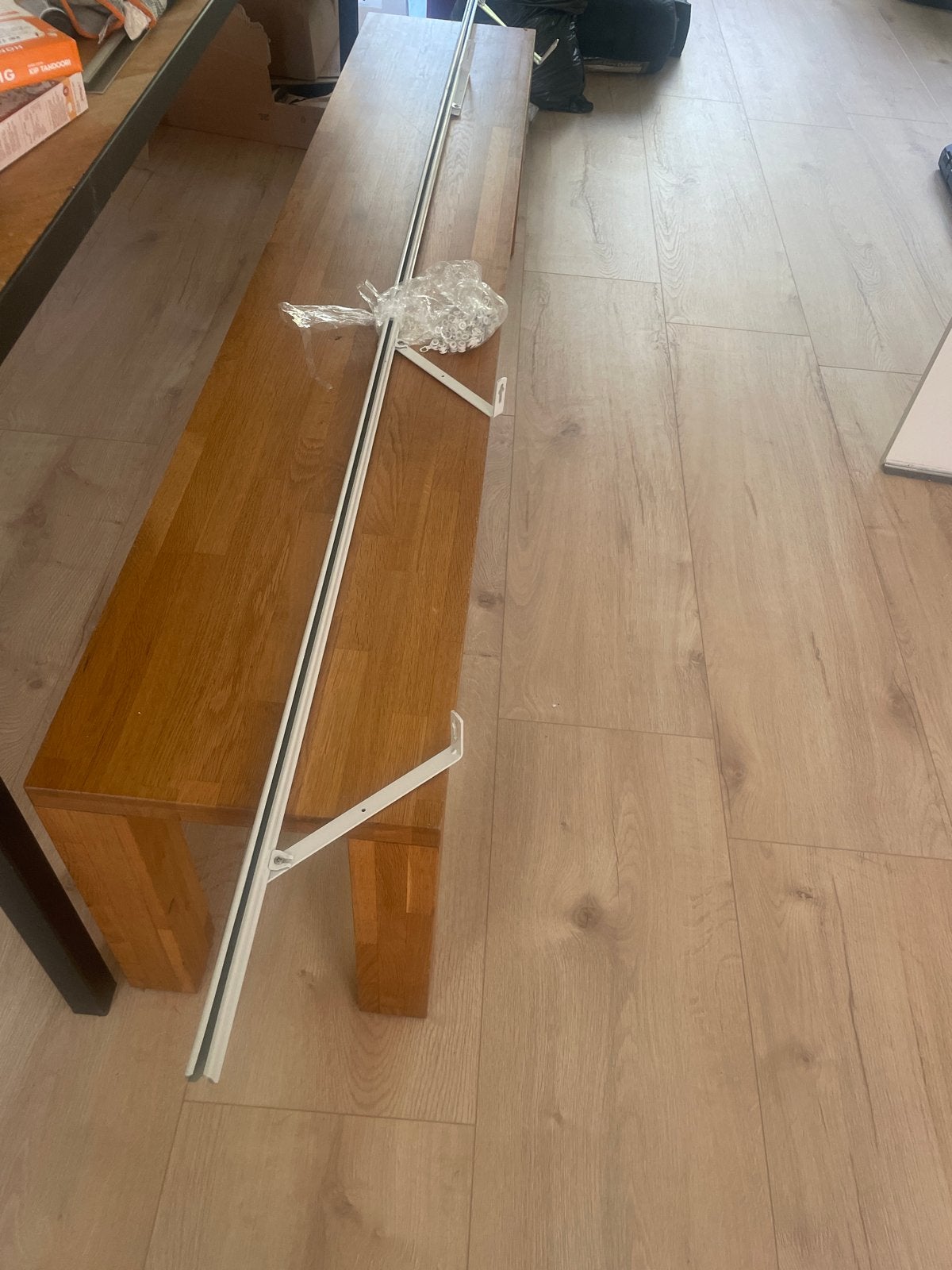 Gordijnrails met ophangbeugels en runners, Huis en Inrichting, Ophalen, Wit, Nieuw, 200 cm of meer