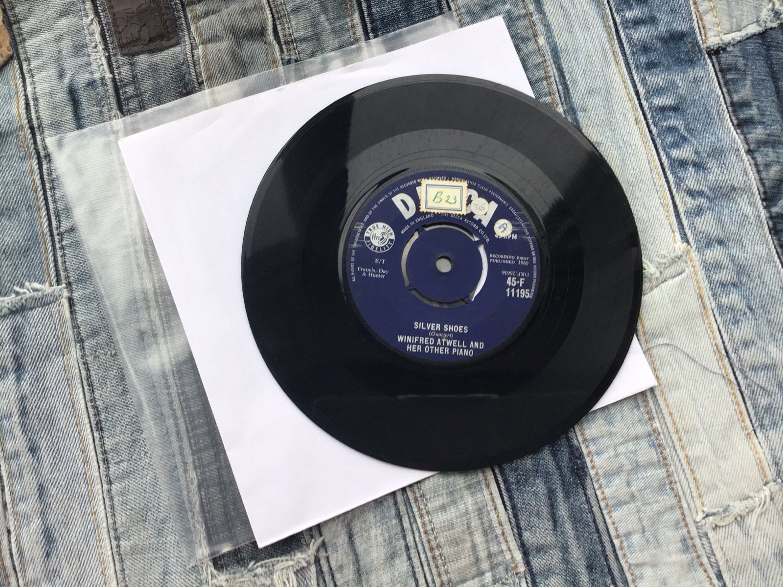 Winifred Atwell - Silver Shoes 7 inch vinyl single, Gebruikt, Overige genres, 7 inch, Ophalen of Verzenden