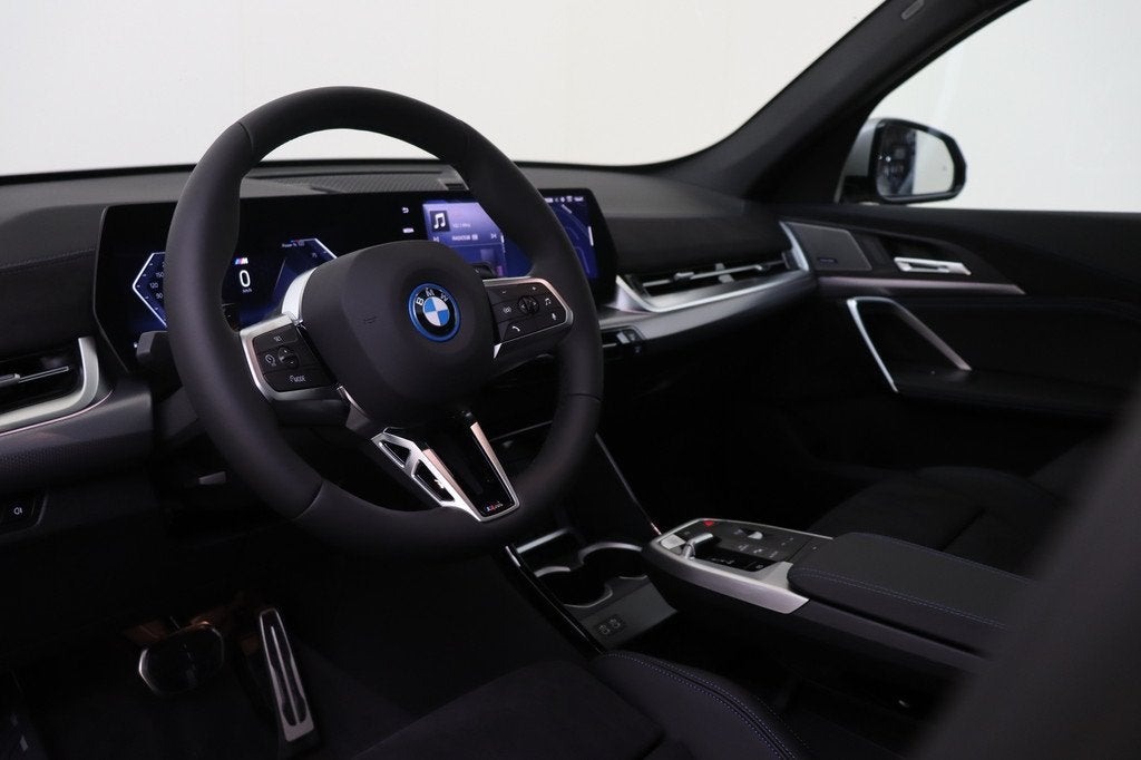 BMW X1 xDrive25e M Sport Automaat / Trekhaak / Panoramadak /, Auto's, Zwart, Bedrijf, Hybride Elektrisch/Benzine, 3 cilinders