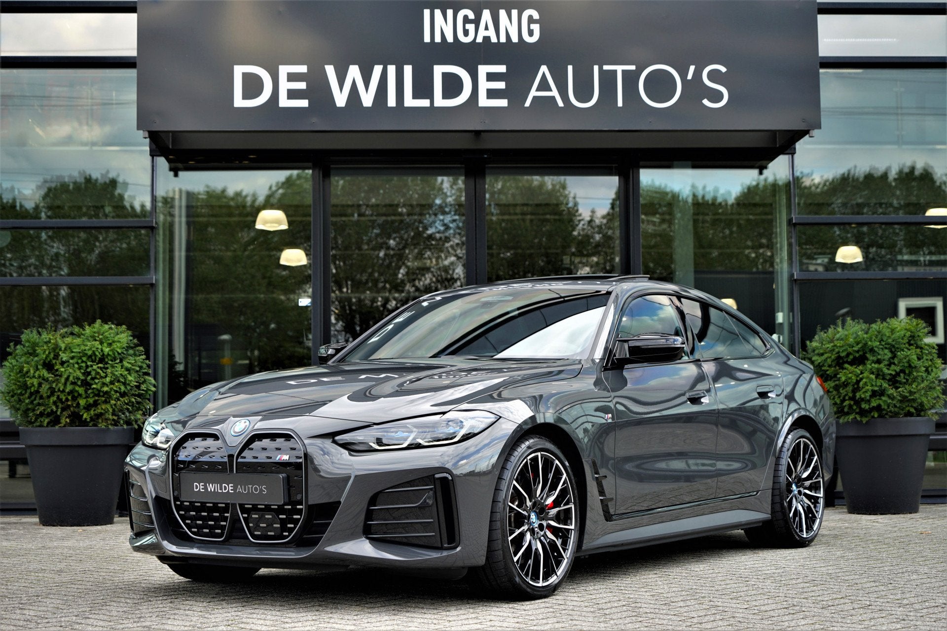 BMW i4 M50 xDrive M-sport Schuifdak M-stoel Harman/Kardon La, Auto's, Dealer onderhouden, Gebruikt, Zwart, 2190 kg