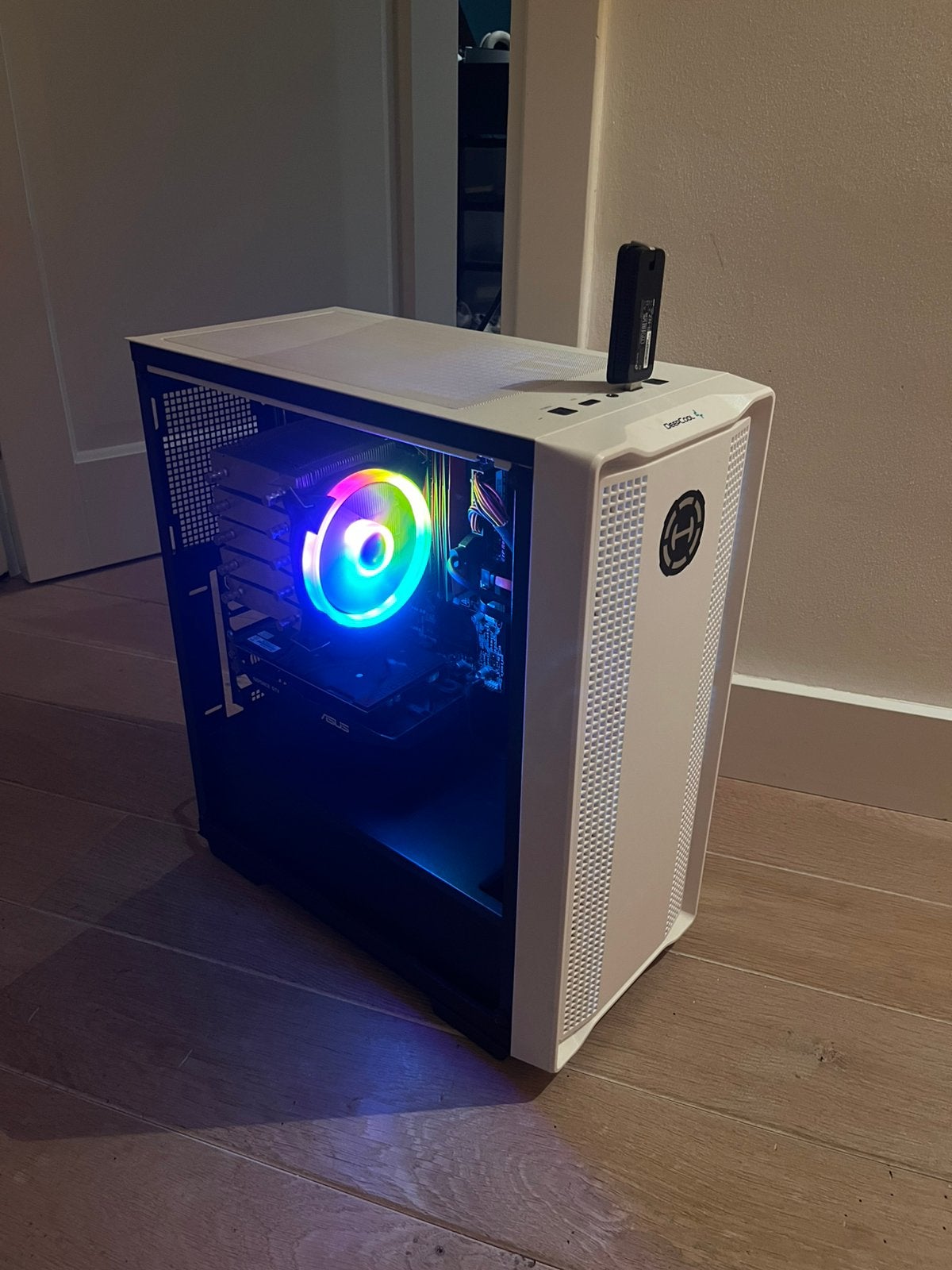 Een deel cool pc, Computers en Software, Ophalen, Zo goed als nieuw, 3 tot 4 Ghz, HDD