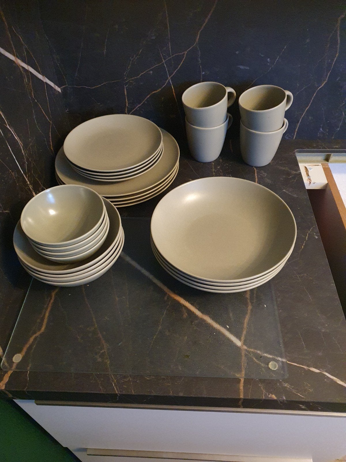 Ikea service set 4 delig mat groen, Huis en Inrichting, Keuken | Servies, Ophalen, Zo goed als nieuw, Bord(en), Effen