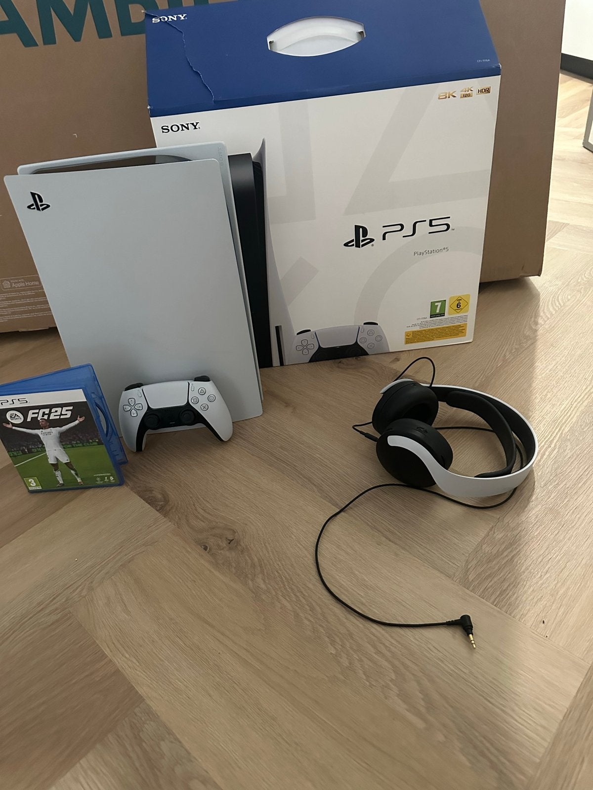 PS5 disc compleet met kabels, doos, koptelefoon en FIFA 15, Spelcomputers en Games, Spelcomputers | Sony PlayStation 5, Ophalen of Verzenden