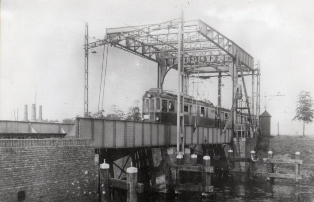 Leiden, De Grote Blauwe Tram op de Lammenbrug. 6361, Verzamelen, Verzenden, 1960 tot 1980, Ongelopen, Zuid-Holland