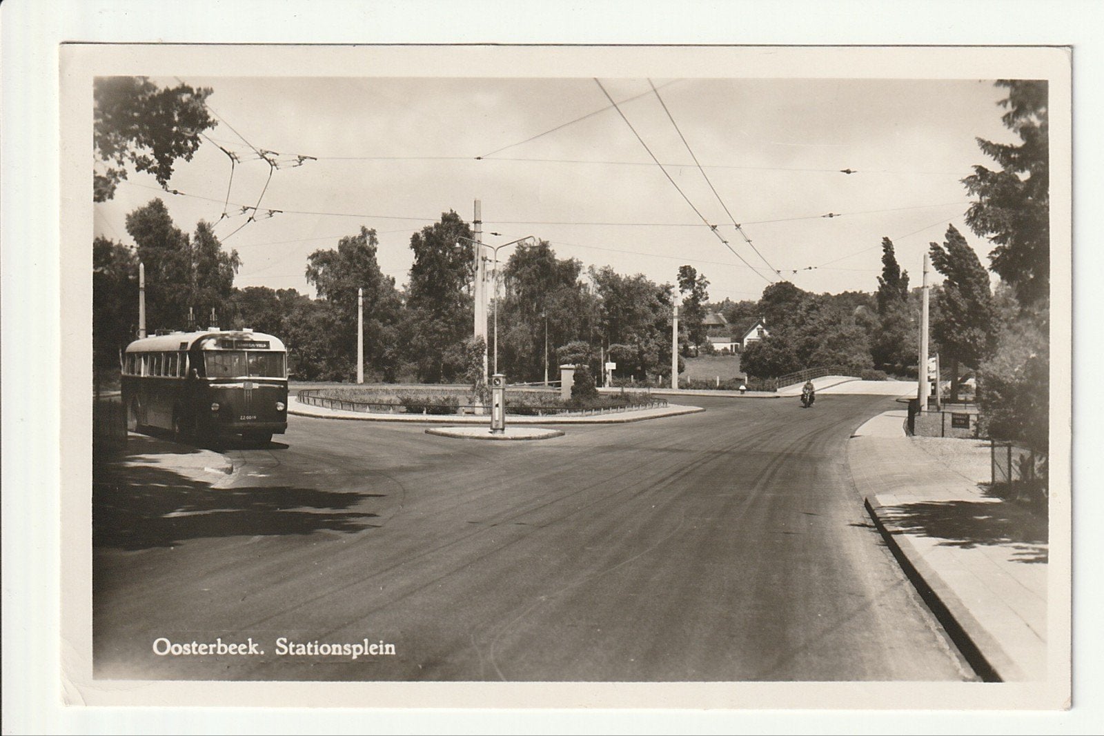 OOSTERBEEK STATIONSPLEIN EINDHALTE TROLLEY LYN 1 ARNHEM VELP, Ophalen of Verzenden, 1940 tot 1960, Gelopen, Gelderland
