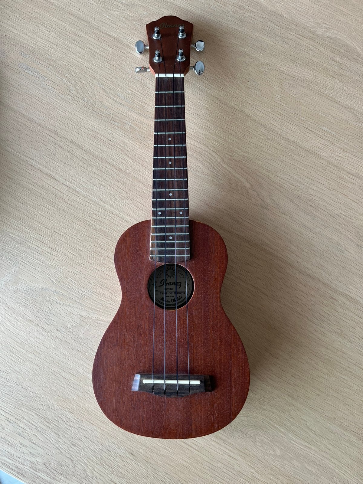 Ibanez Ukelele UKS10 + draaghoes, Muziek en Instrumenten, Snaarinstrumenten | Gitaren | Akoestisch, Ophalen, Zo goed als nieuw