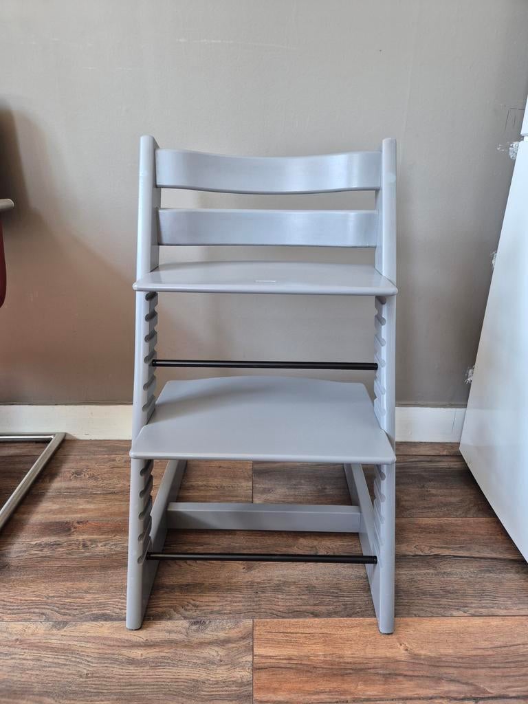 Mooie grijze Stokke meegroeistoel, Ophalen