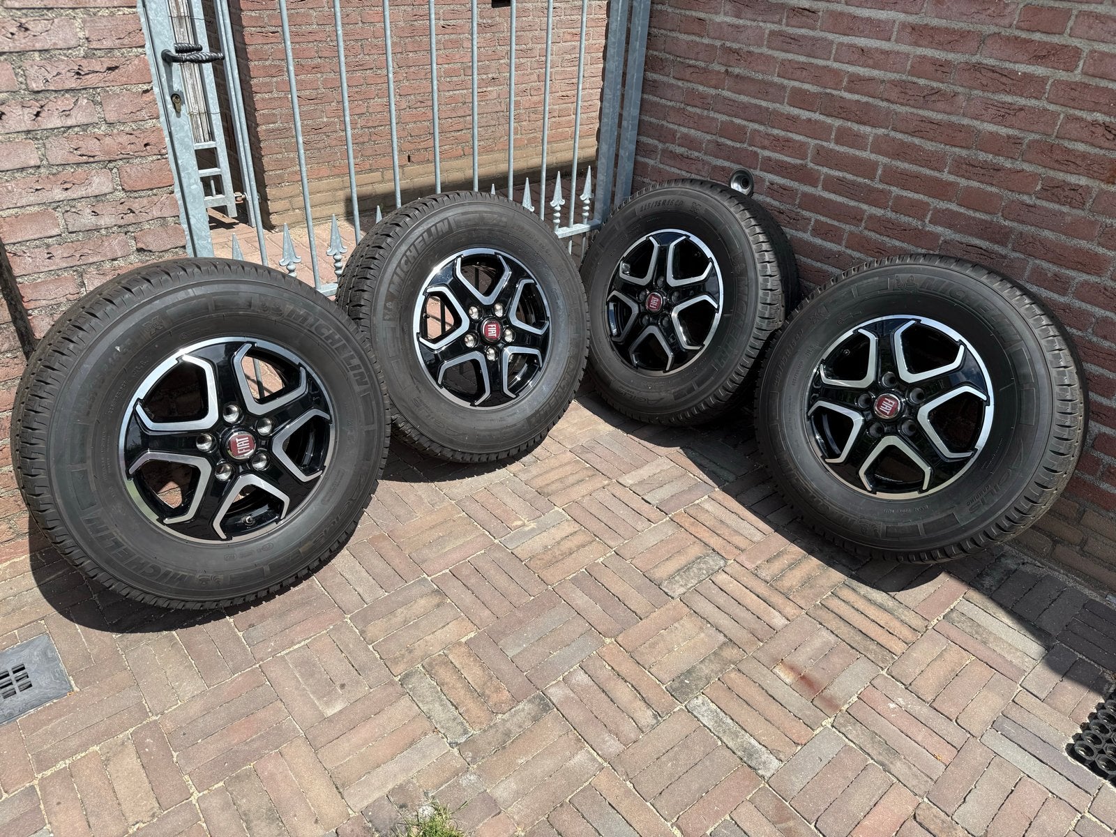 Originele Fiat Ducato 225/75R16CP zomerbanden en velgen, Ophalen, 16 inch, Banden en Velgen, Bestelwagen