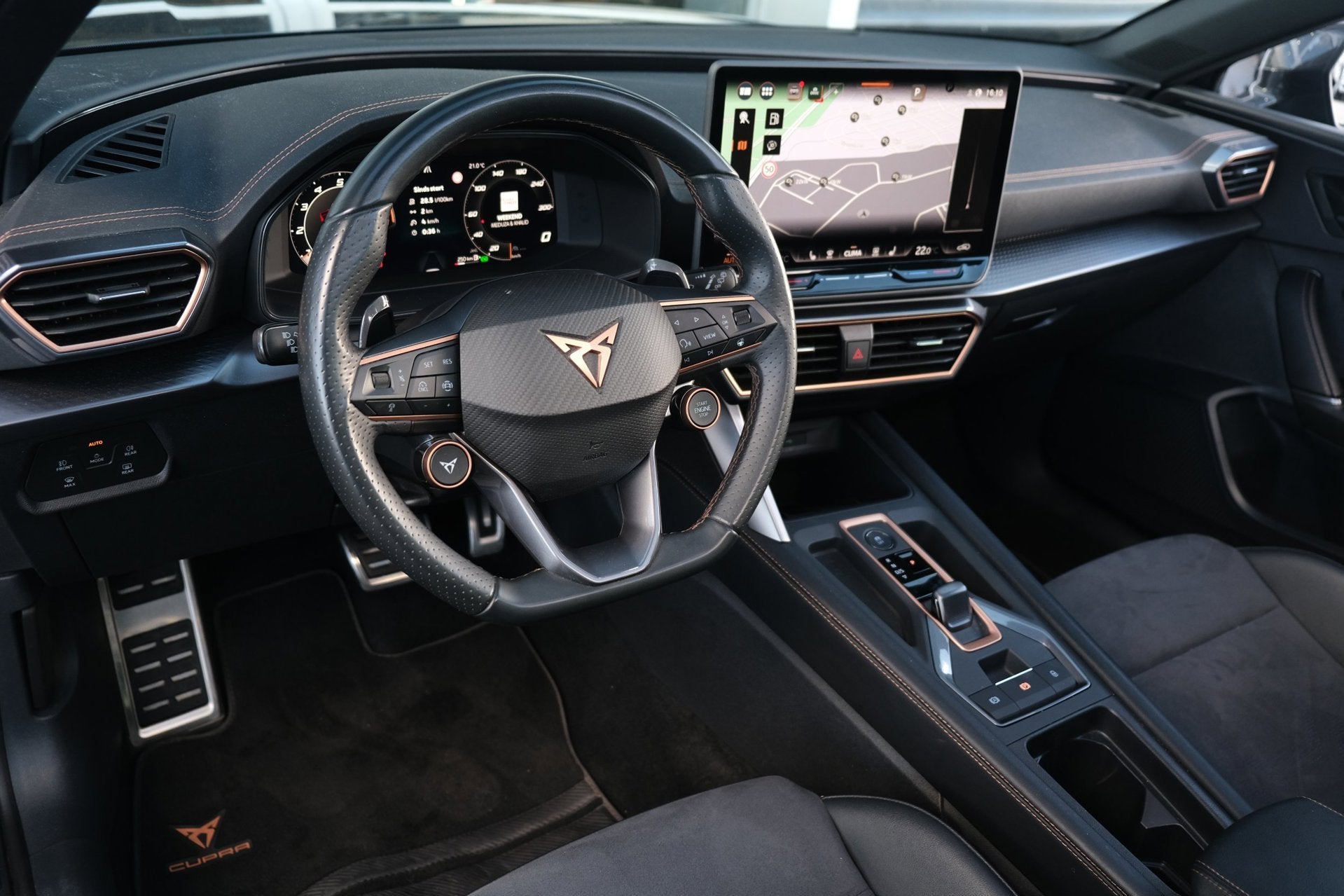 CUPRA Leon Sportstourer 1.5 eTSI 150PK DSG Facelift Pano Led, Auto's, Dealer onderhouden, 77 km/l, Zwart, 4 cilinders