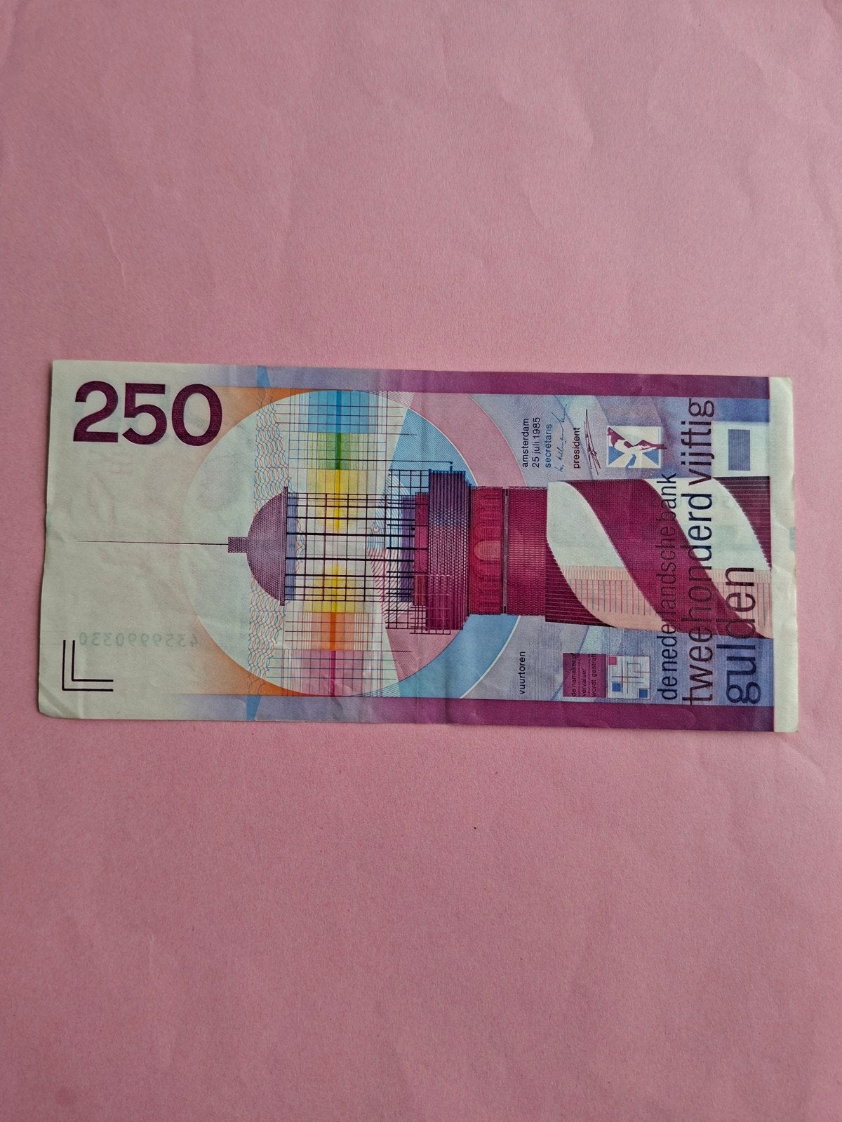 250 gulden Vuurtoren uit 1985 in ZF+
Serie nummer 4359990330, Ophalen of Verzenden, 250 gulden, Los biljet