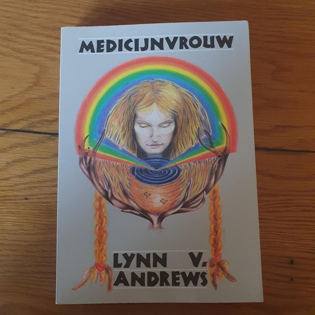 Lynn V. Andrews - Medicijnvrouw, Ophalen of Verzenden, Gelezen, Spiritualiteit algemeen