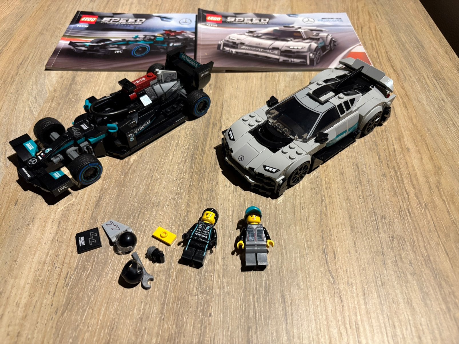 Lego speed champions 76909 100% compleet 2 boekjes  30 eur, Kinderen en Baby's, Ophalen of Verzenden, Zo goed als nieuw