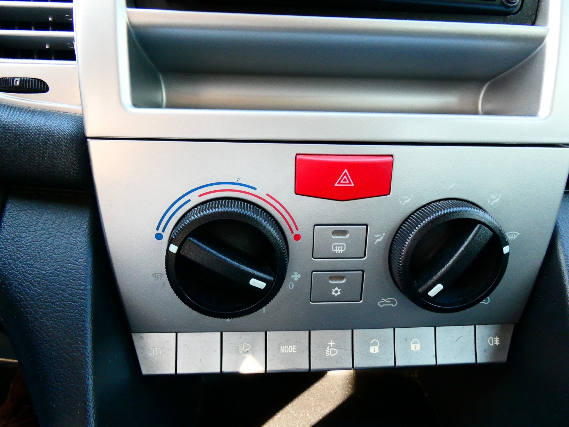 Lancia Ypsilon 1.2 Argento Airco Italiaanse Schone APK Sep., Voorwielaandrijving, Stof, Gebruikt, Zwart