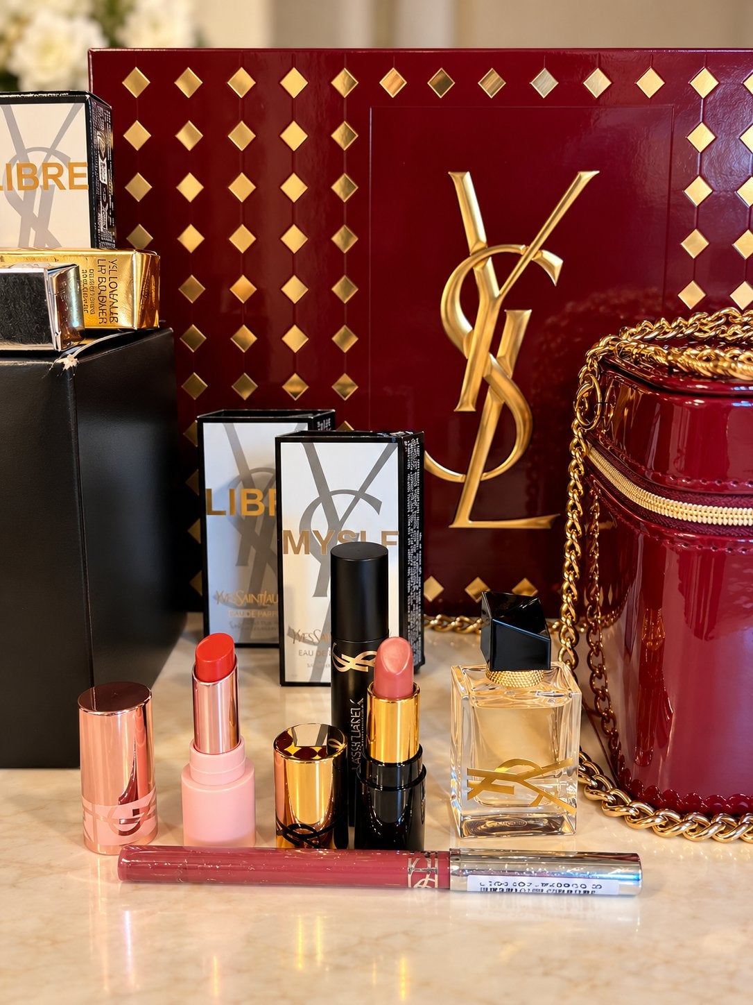 YSL Beauty Luxe Vanity Case Bordeauxrood met Miniatures, Sieraden, Tassen en Uiterlijk, Gehele gezicht, Nieuw, Ophalen of Verzenden