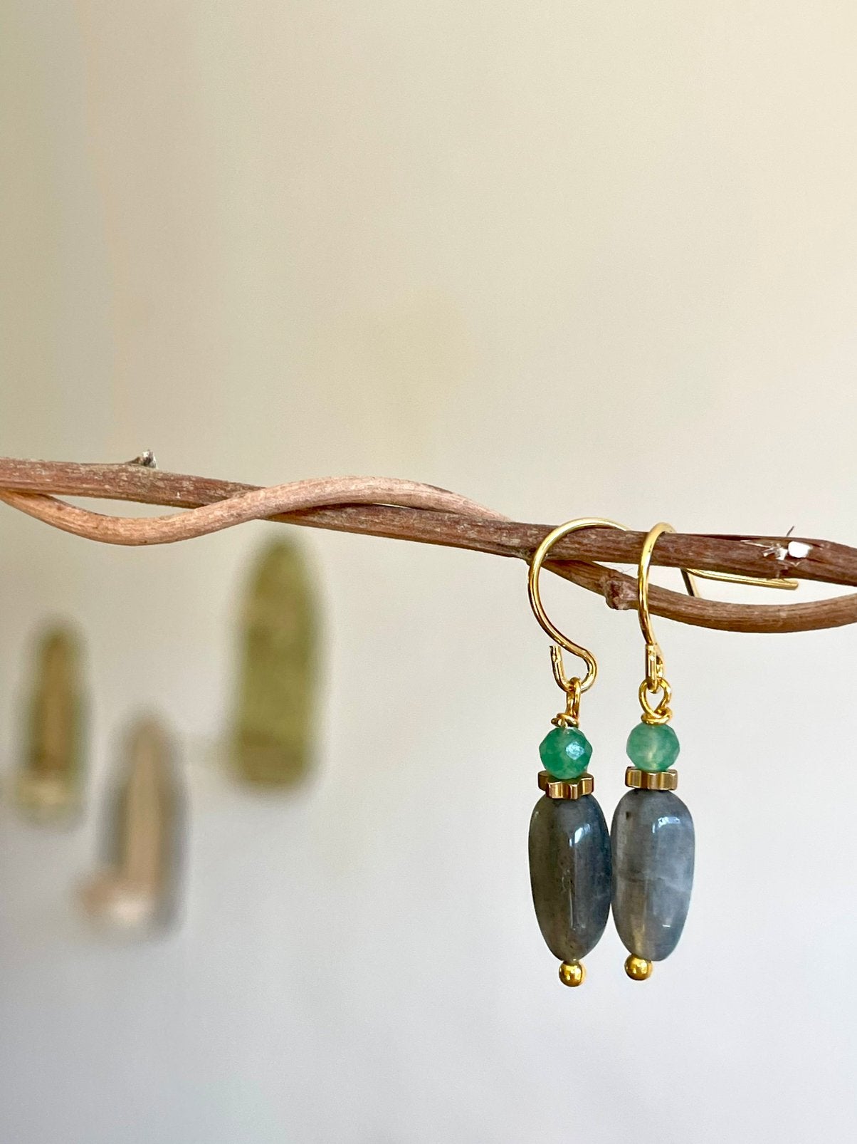 Labradorite oorbellen, Sieraden, Tassen en Uiterlijk, Oorbellen, Hangers, Nieuw, Ophalen of Verzenden, Goud