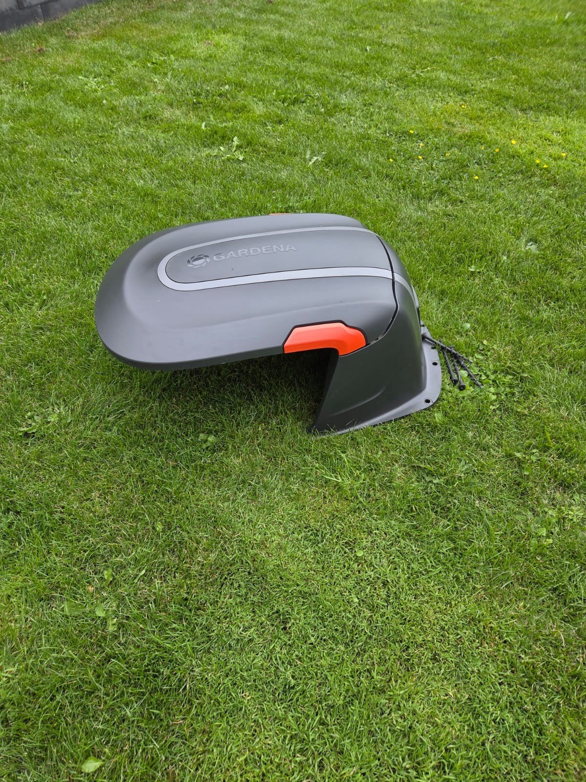 Garage voor Gardena robotmaaier, Ophalen, Zo goed als nieuw, Minder dan 20 cm, Gardena