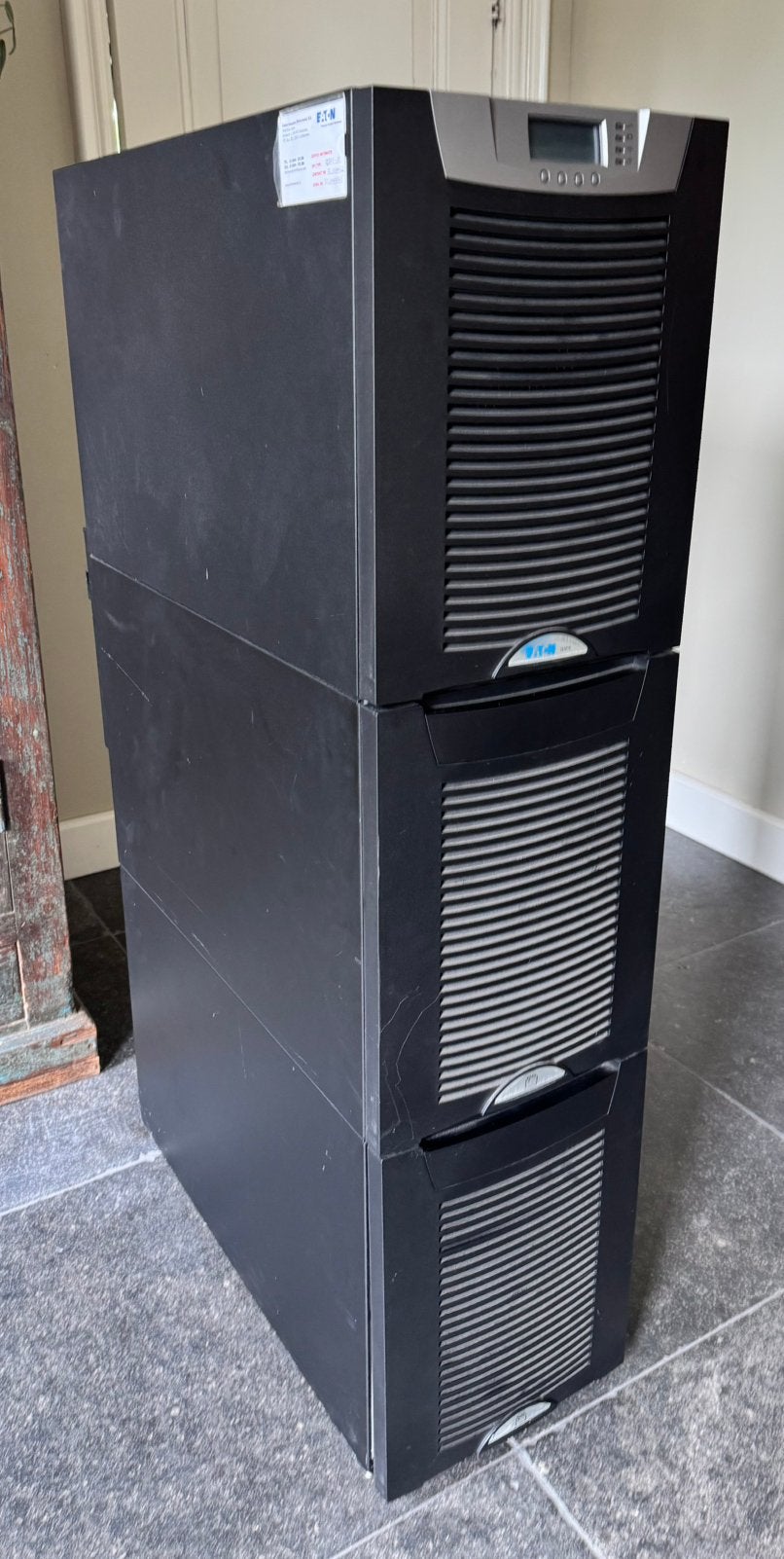 Eaton 9355 UPS (3 fasen 15kVA) met accu’s en schakelpaneel, Computers en Software, Noodvoedingen (UPS), Ophalen, Zo goed als nieuw