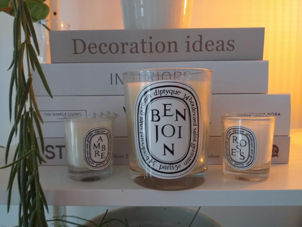 Gloednieuwe Diptyque geurkaars Benjoin 190 gram nu € 44,99, Ophalen of Verzenden, Nieuw, Overige materialen, Minder dan 25 cm