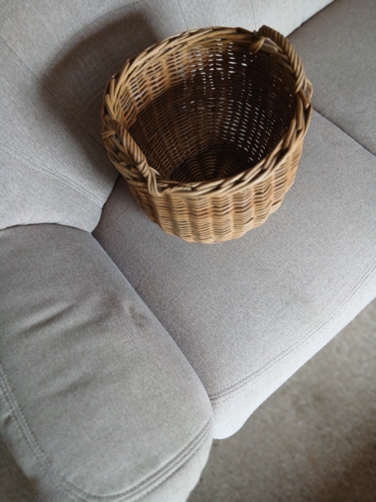 Rotan mandje, stofdoekenmandje, Huis en Inrichting, Woonaccessoires | Overige, Gebruikt, Ophalen of Verzenden, Landelijk, Natuurlijk materiaal