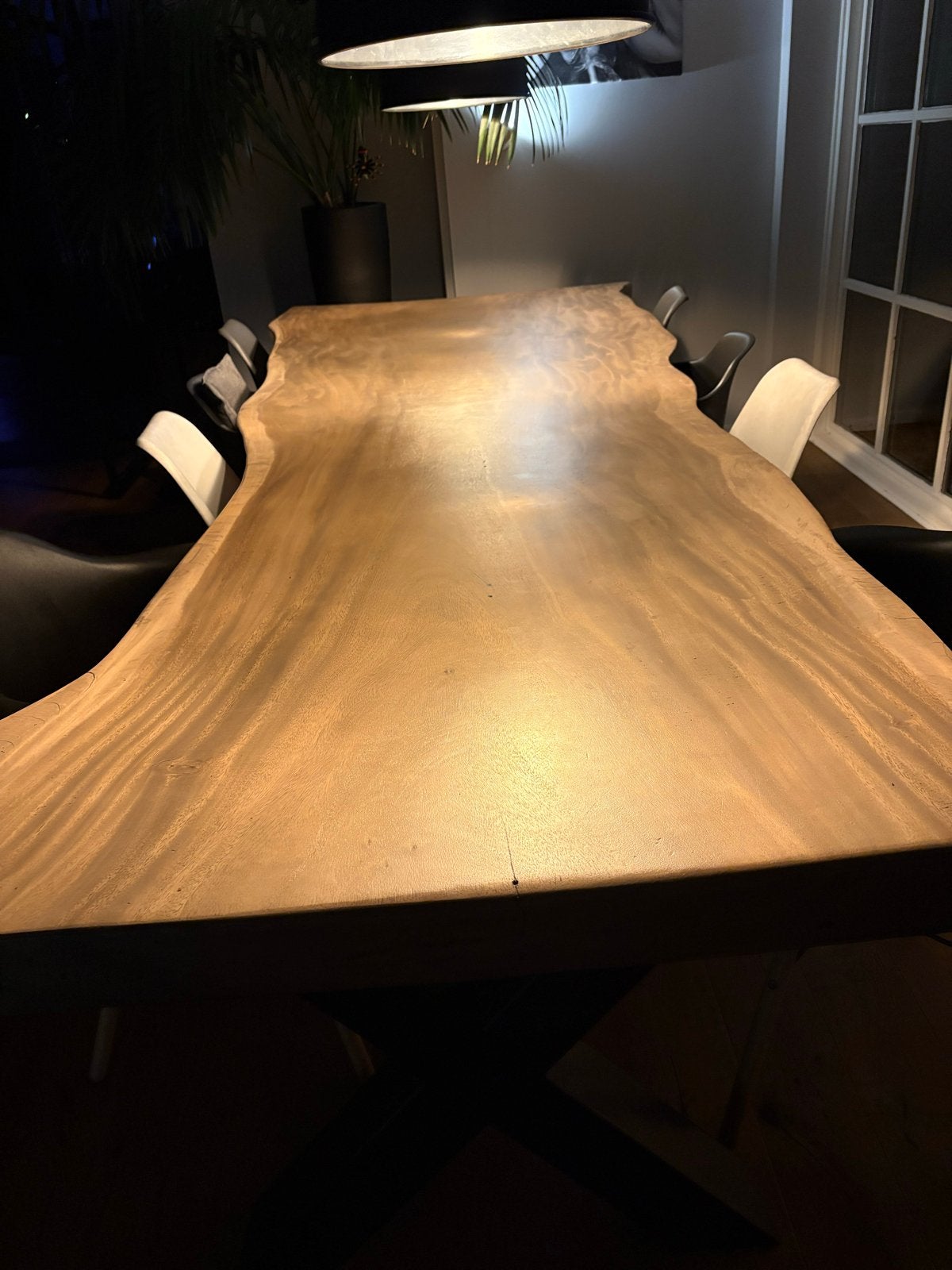 Foto 6 van Massieve suar boomstam eettafel  3,5 mtr 9cm dik!