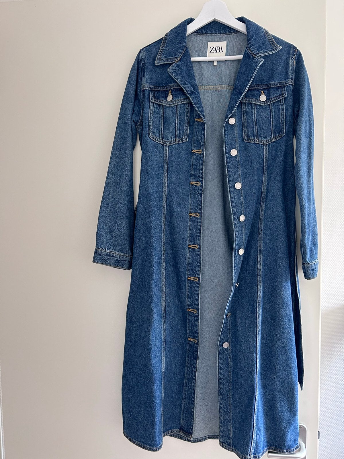 Zara spijkerjurk/spijkerjas lang - Maat M, Kleding | Dames, Maat 38/40 (M), Blauw, Ophalen of Verzenden, Zo goed als nieuw