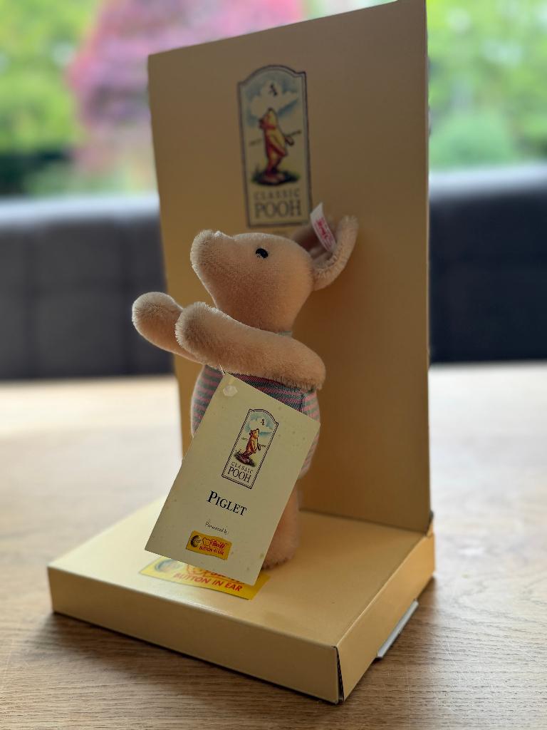 ** Piglet - Classic Pooh Collection (bijzonder, in doos) **, Verzamelen, Beren en Cherished Teddies, Zo goed als nieuw, Stoffen beer