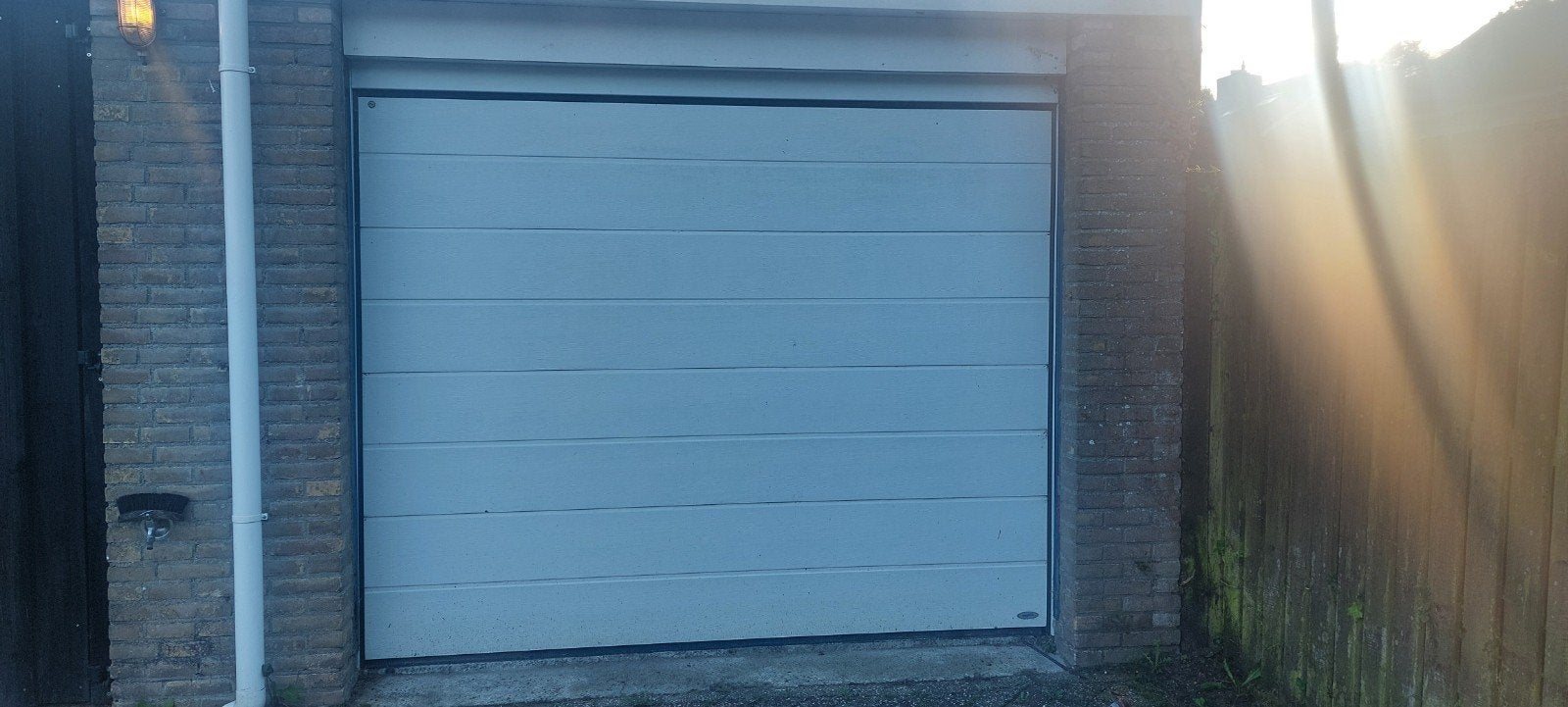 elektrische garagedeur met afstandsbediening, Tuin en Terras, Ophalen, Zo goed als nieuw, Overige typen