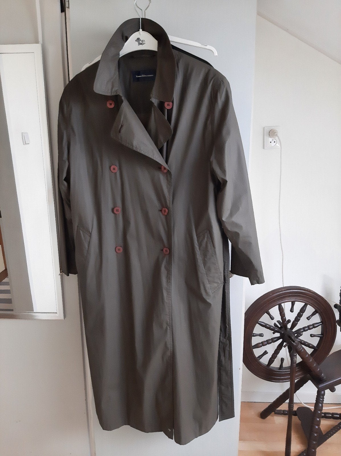 Stijlvolle trenchcoat van Vroom & Dreesmann, Maat 42/44 (L), Vroom & Dreesmann, Ophalen of Verzenden, Zo goed als nieuw
