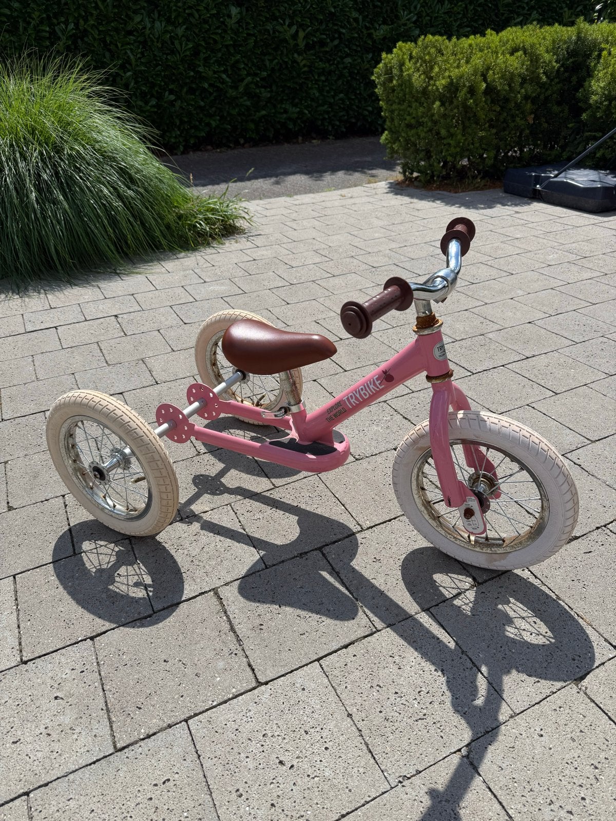 Leuke roze driewieler van merk Trybike 2-in1 loopfiets, Ophalen, Gebruikt, Minder dan 16 inch