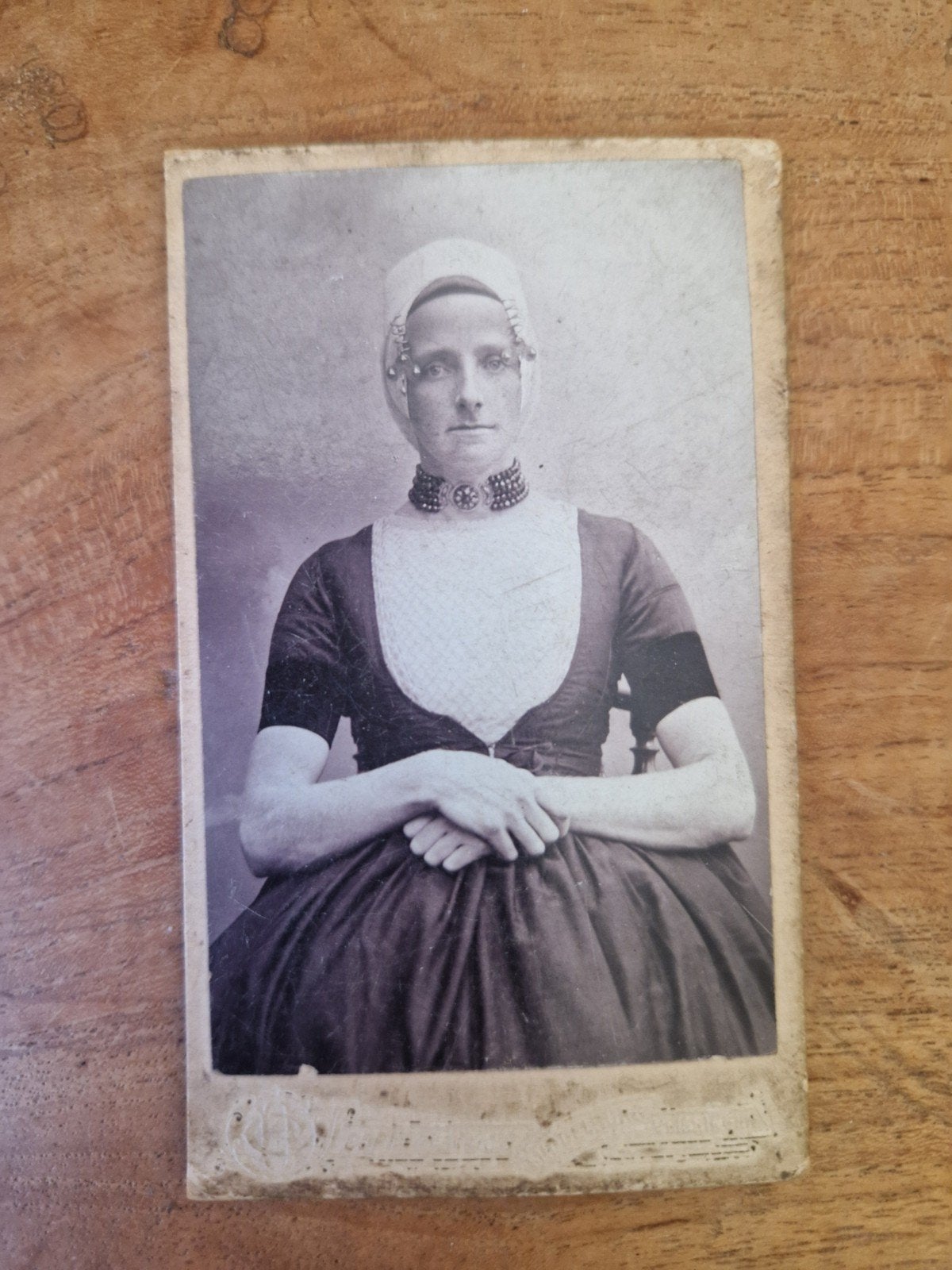 CDV No 43 foto zeeuwse dracht vrouw, Verzenden, Voor 1940