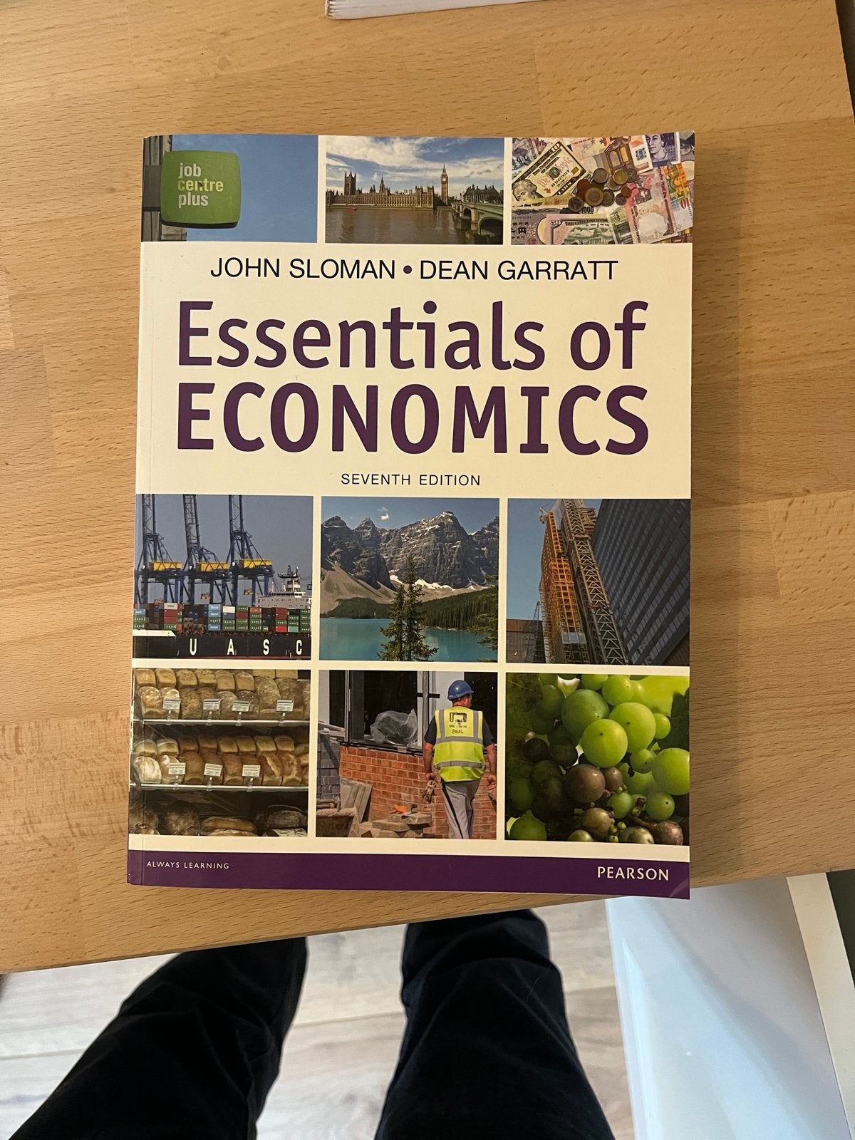 Essentials of economics, Ophalen of Verzenden, Beta, Nieuw, WO
