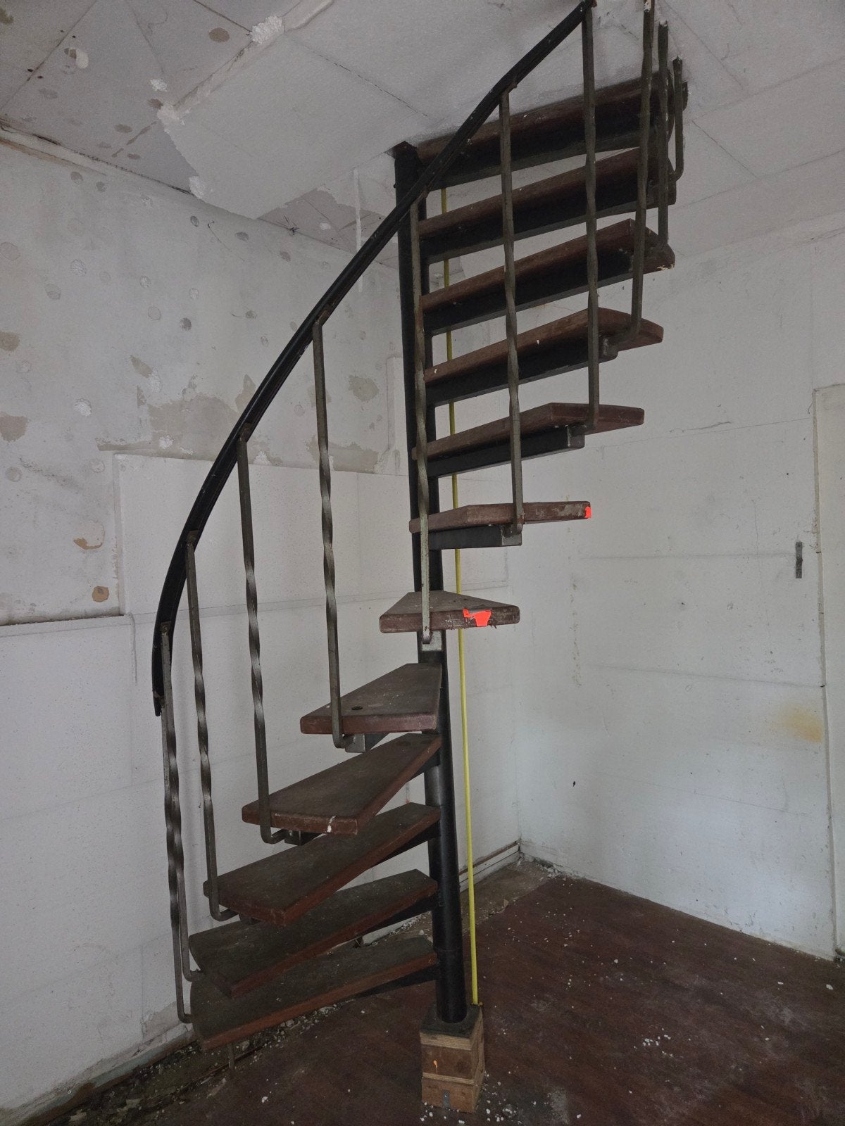 wenteltrap met 12 hardhouten tredes 252cm/350cm, Ophalen of Verzenden, Gebruikt, 2 tot 4 meter