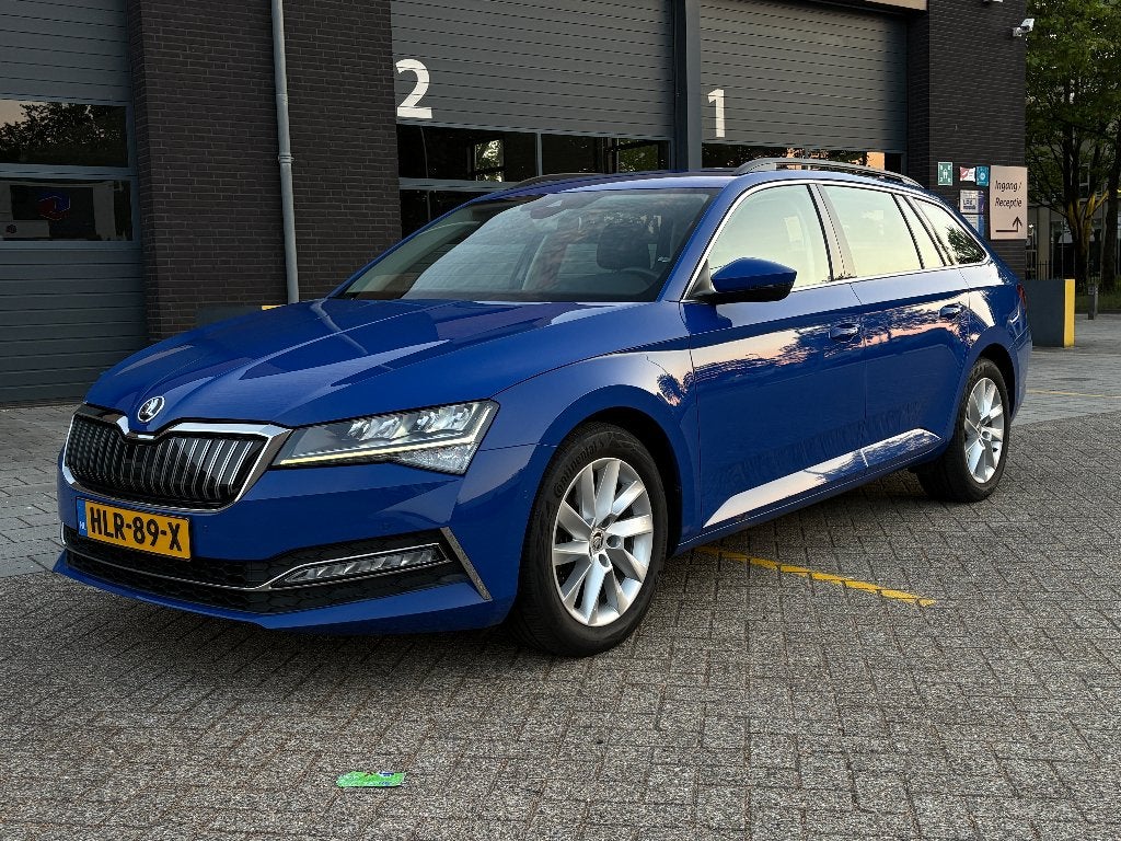 Skoda Superb Combi iV PHEV 1.4 TSI Bns Ed.+ Virtual Cockpit, Auto's, Skoda, 4 cilinders, Blauw, 1600 kg, 750 kg