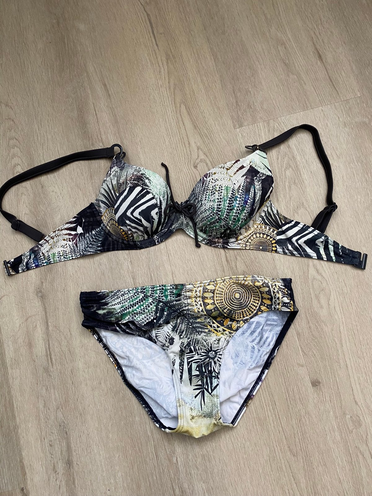Dames bikini van Mila maat 36 B, Kleding | Dames, Badmode en Zwemkleding, Ophalen of Verzenden, Zo goed als nieuw, Bruin, Bikini