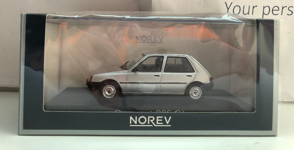 Norev 1:43 Peugeot 205 GL 1988 Futura Grey nieuw in display, Ophalen of Verzenden, Nieuw, Auto, Norev