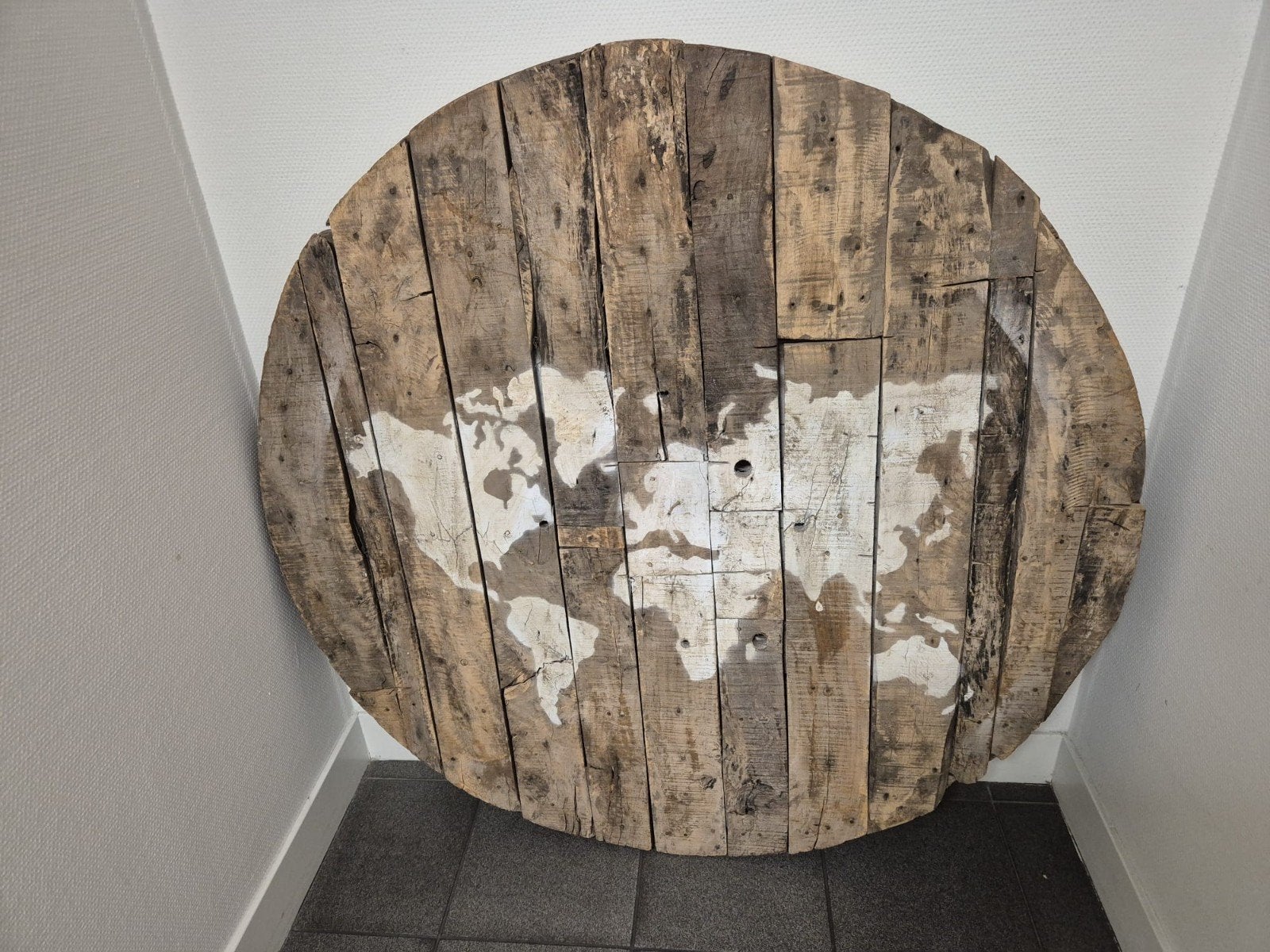 Grote houten wanddecoratie met wereldkaart, Ophalen, Hout, Gebruikt, Bruin