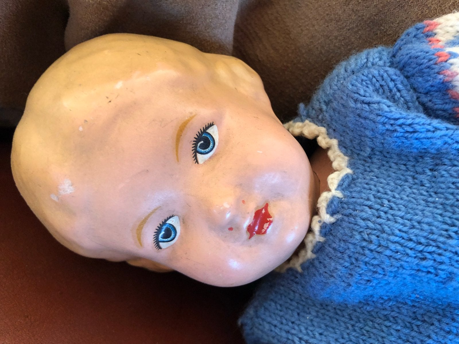 Vintage Wildebraspop - Antieke Babypop met Gebreide Kleding, Ophalen of Verzenden, Gebruikt, Babypop