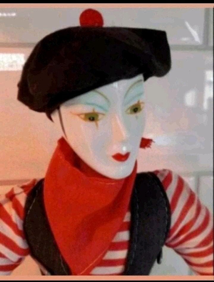 FRANSE PARIJSE CABERET CLOWN MIME PORSELEINEN BISCUS POP, Verzamelen, Poppen, Ophalen, Zo goed als nieuw, Pop