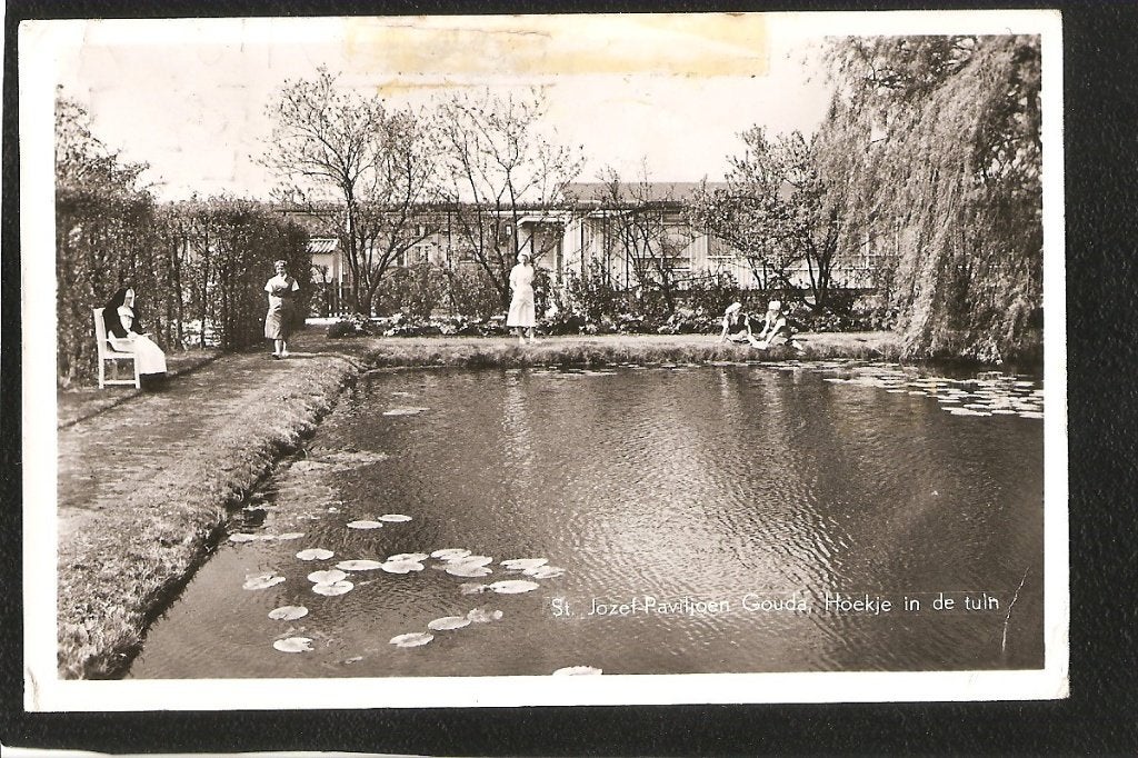 Gouda, St. Jozef Paviljoen, Hoekje in de tuin, Ophalen of Verzenden, 1960 tot 1980, Gelopen, Zuid-Holland