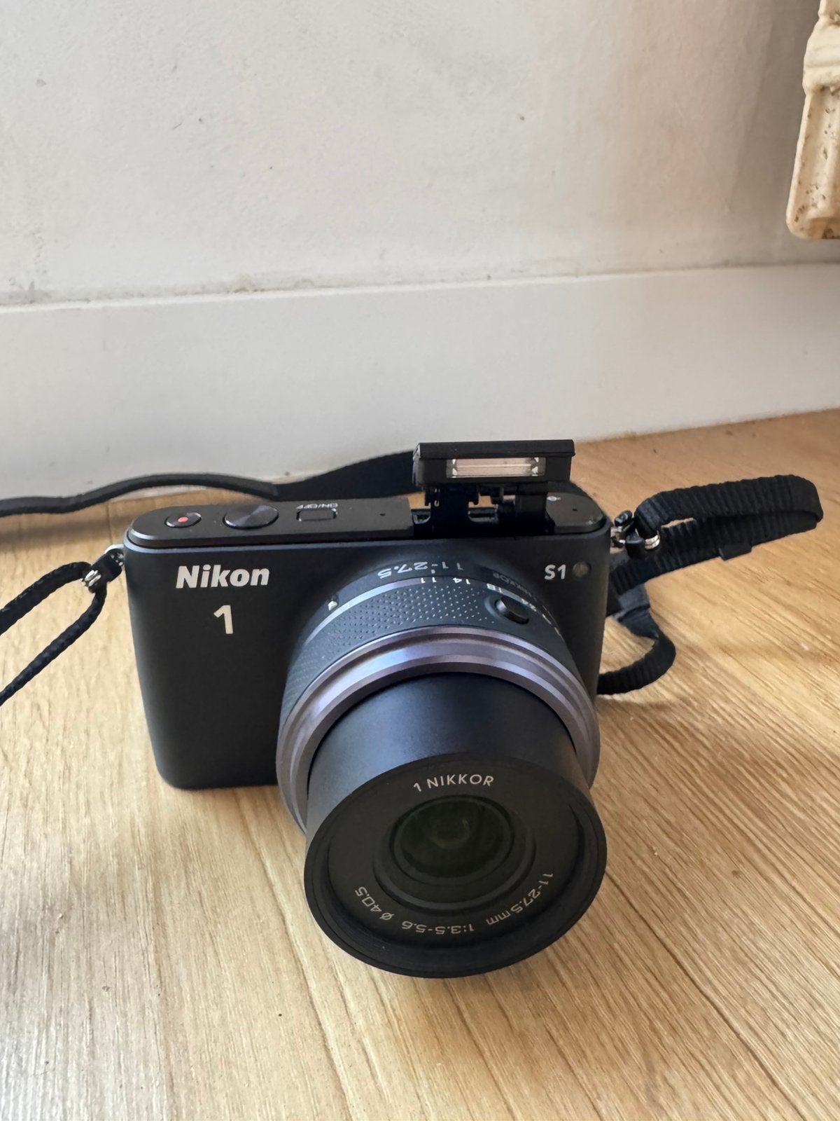 Nikon 1 S1 Systeemcamera + 11-27.5mm Lens + Tas + Accu, Ophalen of Verzenden, Zo goed als nieuw, Nikon, 8 keer of meer