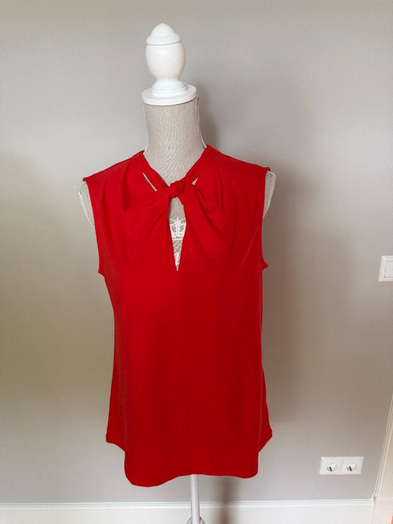 Top rood Benetton maat M, Benetton, Zo goed als nieuw, Zonder mouw, Rood