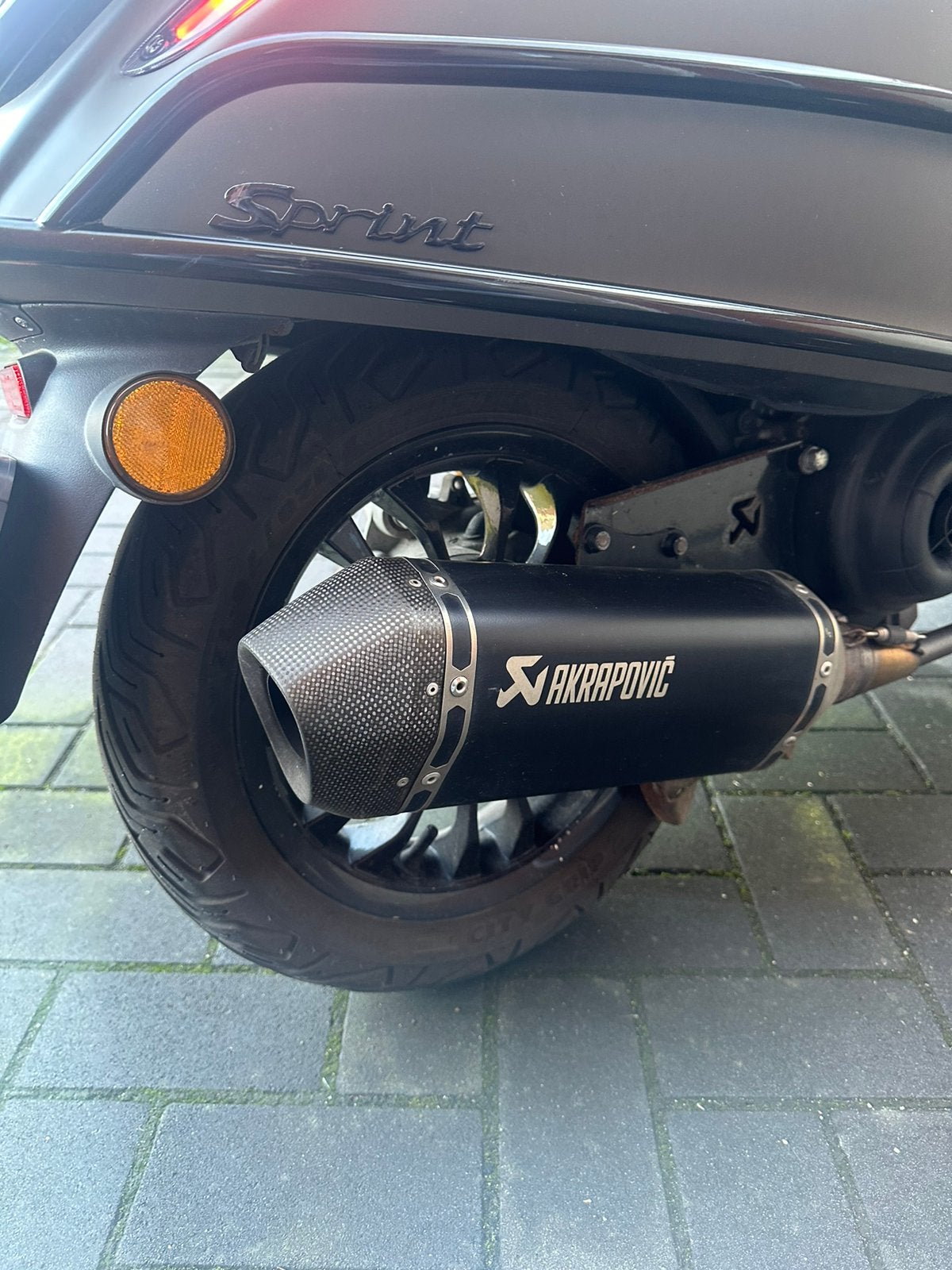 Akrapovic uitlaat, Ophalen, Zo goed als nieuw, Benzine