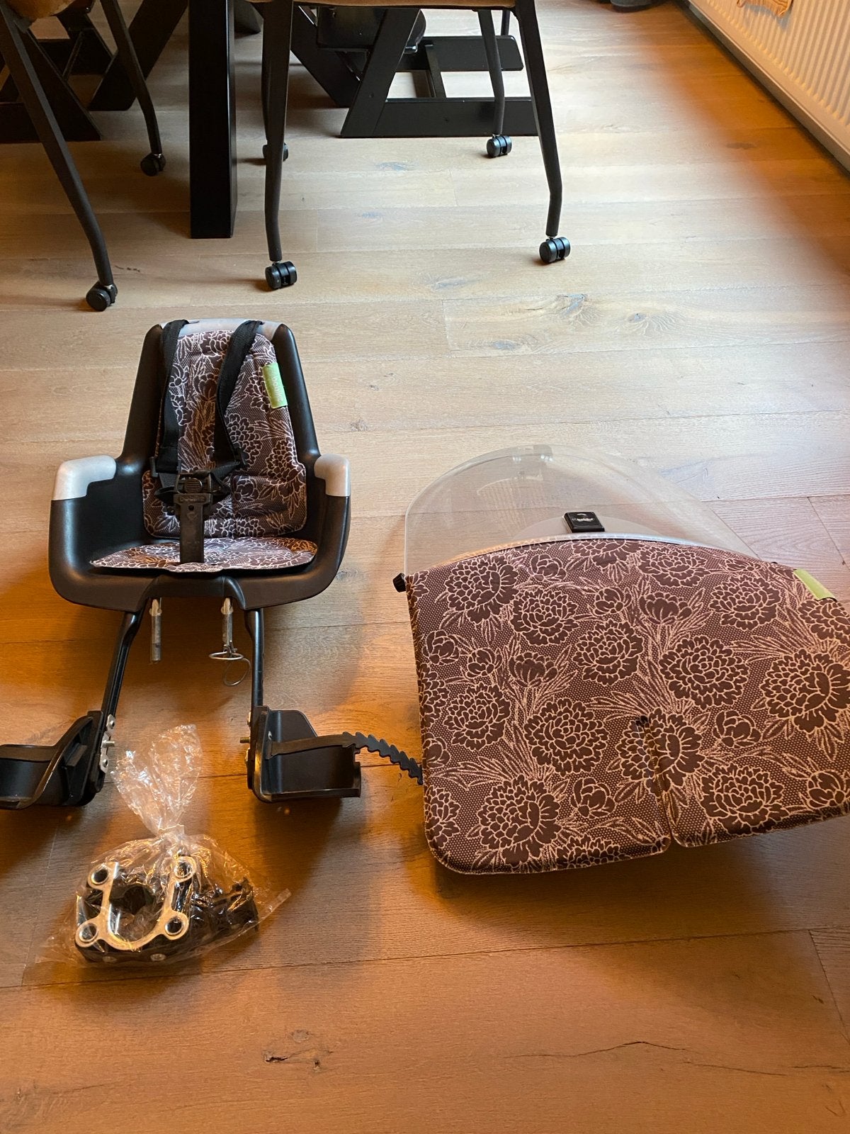 Bobike fietszitje met windscherm en bevestigingsmaterialen, Fietsen en Brommers, Fietsaccessoires | Fietsstoeltjes, Voorzitje