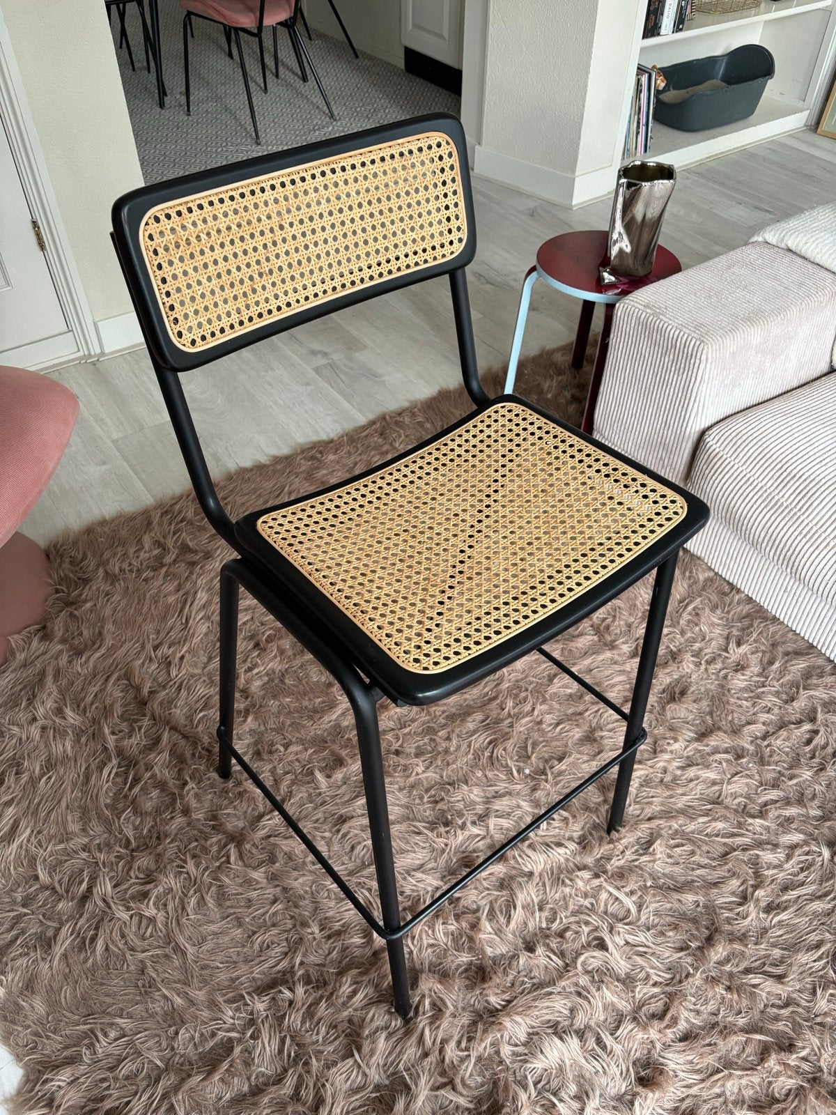 Zuiver barkruk Jort met rotan zitting en rugleuning, Huis en Inrichting, Ophalen, Gebruikt, Met voetsteun, Metaal