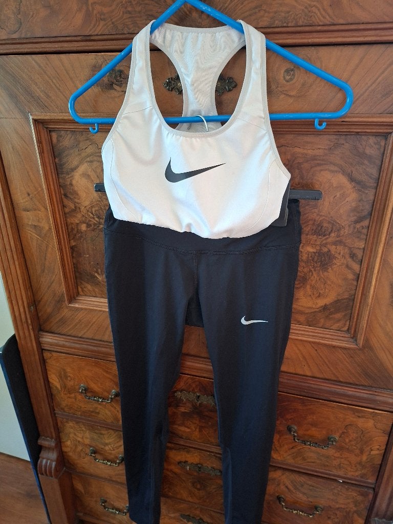 Nike dry-fit sport set S, Kleding | Dames, Sportkleding, Maat 38/40 (M), Zwart, Nike, Ophalen of Verzenden