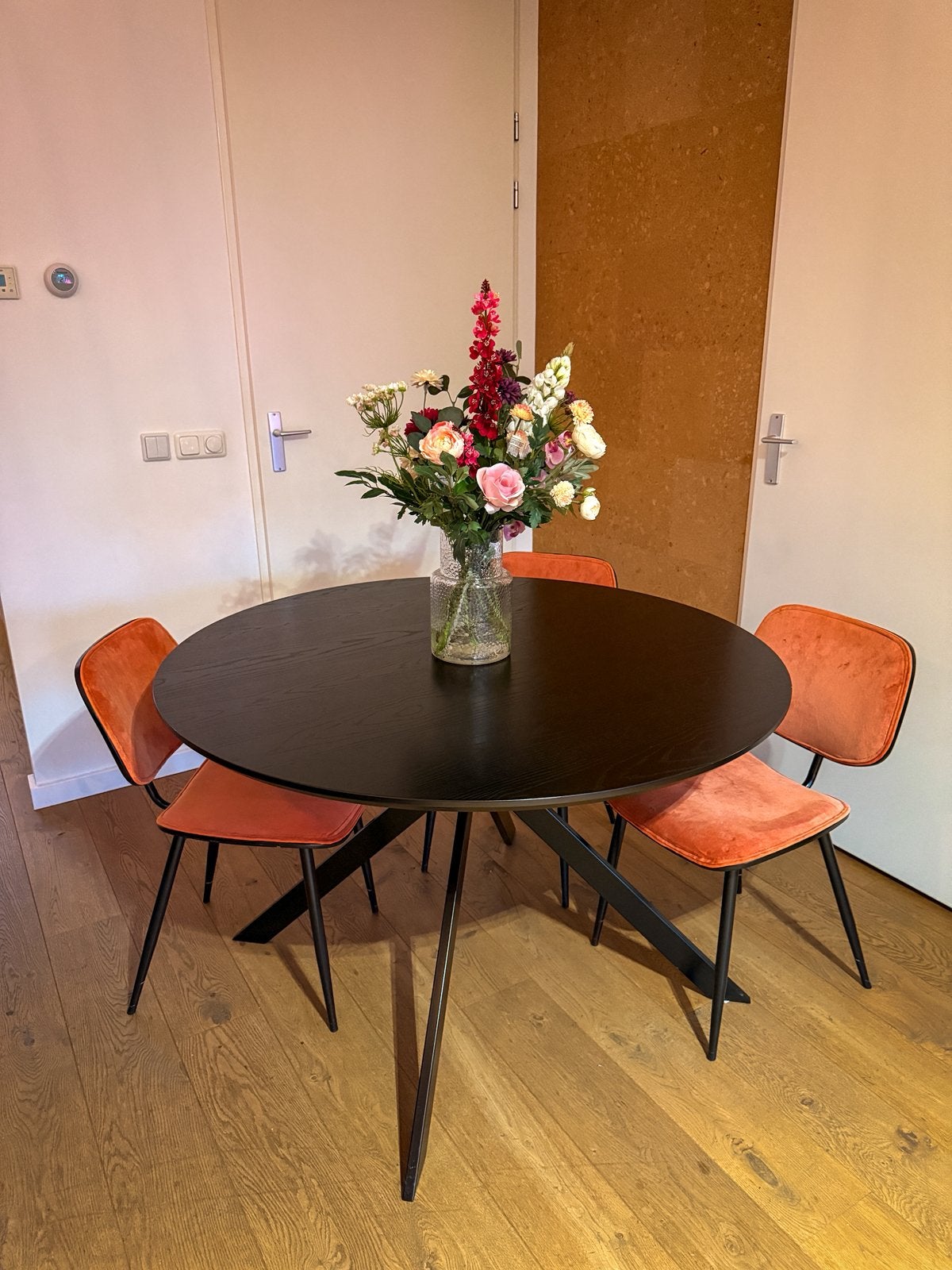 WOOOD eettafel Bruno zwart rond, Huis en Inrichting, Tafels | Eettafels, Ophalen, Rond, Zo goed als nieuw, 100 tot 150 cm